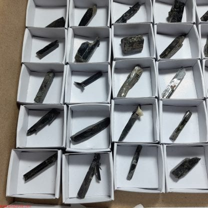 One Box Of 88 Aegerine Mineral Specimens From Malawi - Image 3