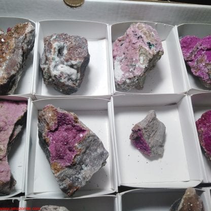 One Box of 15 Colbaltion Calcite mineral Specimens From Congo - Image 5