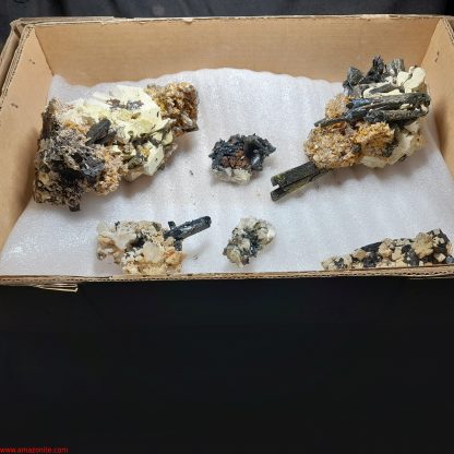 One Box Of 6 Aegerine In Feldspar Mineral Specimens - Image 2