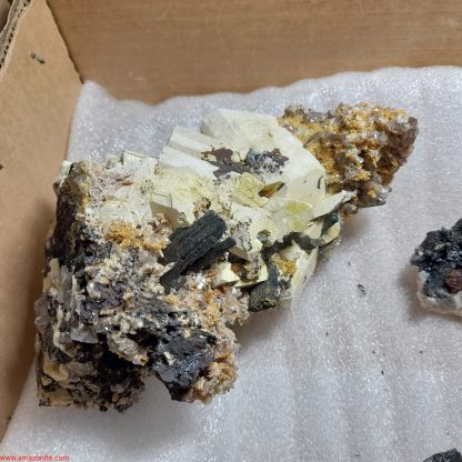 One Box Of 6 Aegerine In Feldspar Mineral Specimens - Image 3