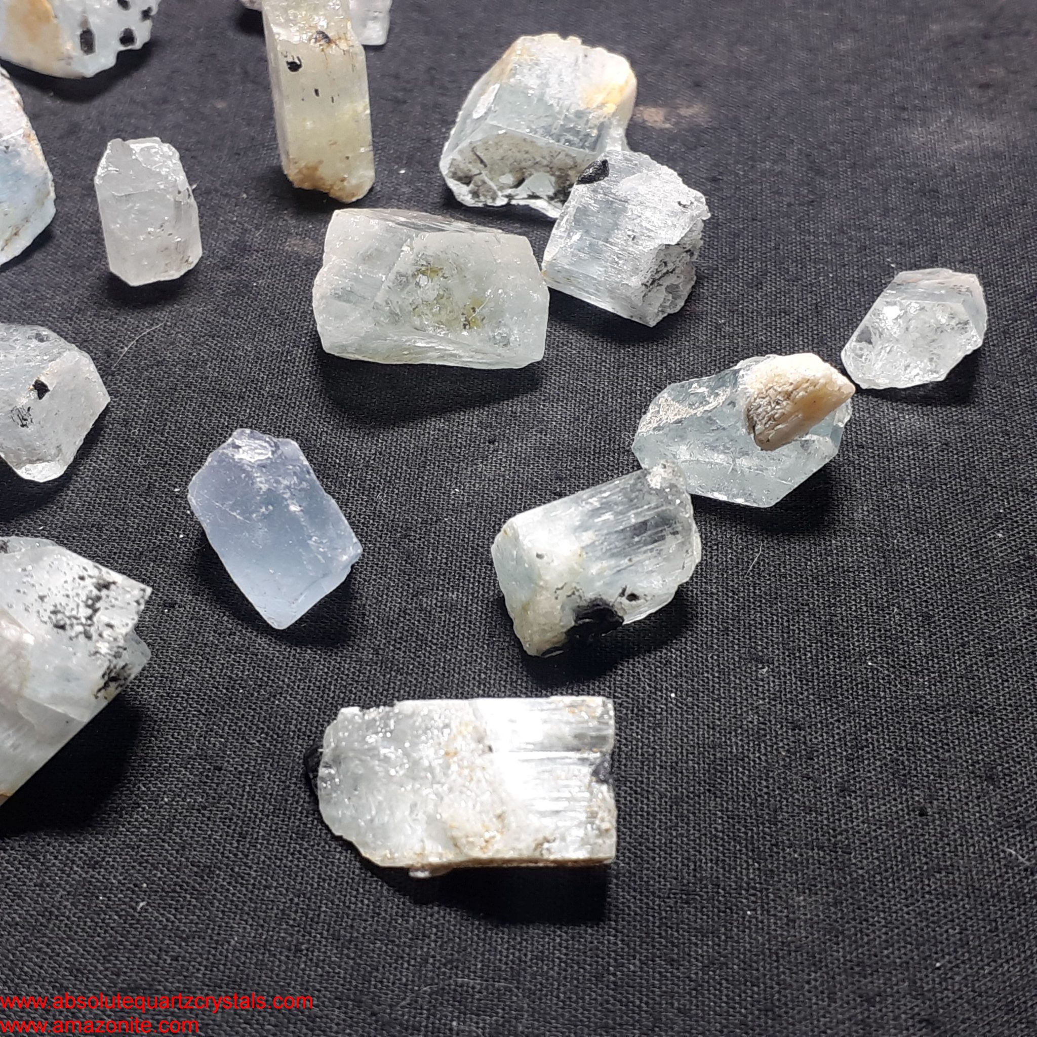 One Batch Of 20 Small Aqua Marine Mineral Specimens From Erongo (Some