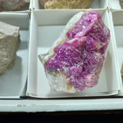 One Box Of 6 Colboltion Calcite Mineral Specimens From Congo - Image 5