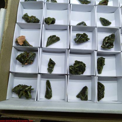 (WM03510) One Box of 63 Epidote Mineral Specimens From Congo Viki Stelfox - Image 7