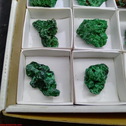 One Box of 24 Silky Malachite Mineral Specimens From Congo - Image 4