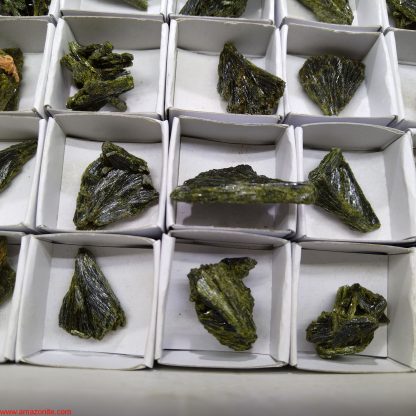 (WM3504) One Box of 48 Epidote Mineral Specimens From Congo Chris Riechman - Image 4