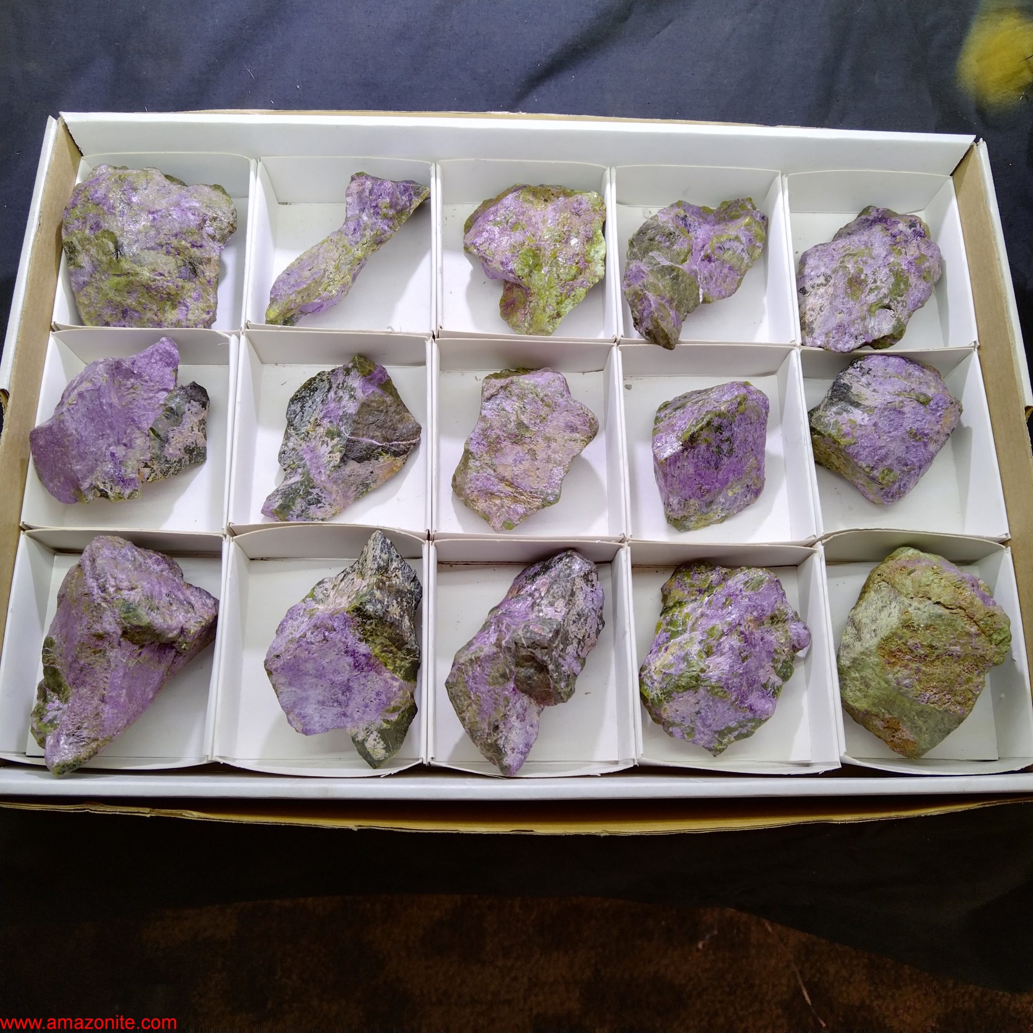 Wholesale minerals, rocks, gems and crystals sold by the flat