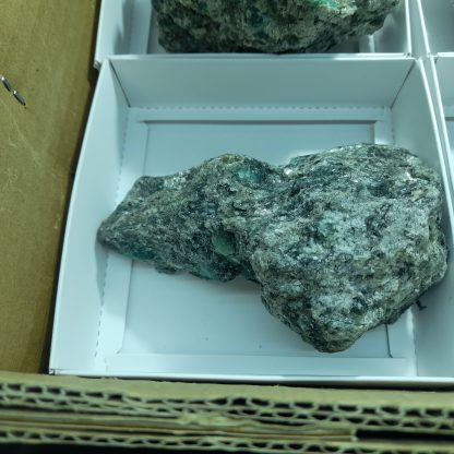 (WM03882) One Box Of 6 Emerald/Mica Mineral Specimens From Zimbabwe Vikki Stelfox - Image 4