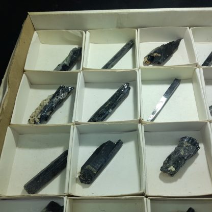 (WM03885) One Box Of 24 Aegerine Mineral Specimens From Malawi - Image 3