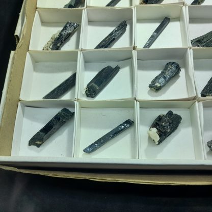 (WM03885) One Box Of 24 Aegerine Mineral Specimens From Malawi - Image 4