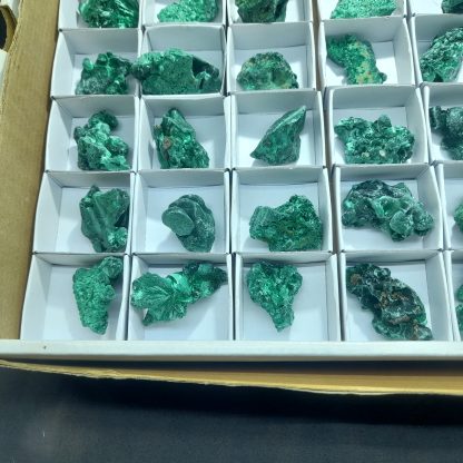 (WM03894) One Box Of 63 Malachite Mineral Specimens From Congo Lorraine Maich - Image 4