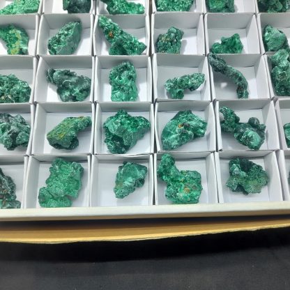 (WM03894) One Box Of 63 Malachite Mineral Specimens From Congo Lorraine Maich - Image 5