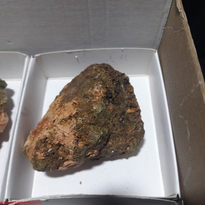 (WM04021) One Box Of 6 Epidote Mineral Specimens From Congo Carrie Vincent - Image 6