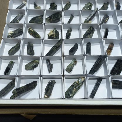 (WM04075) One Box Of 88 Aegerine Mineral Specimens From Malawi - Image 4
