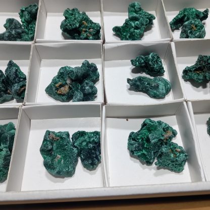 (WM04116) One Box Of 24 Malachite Mineral Specimens From Congo - Image 5