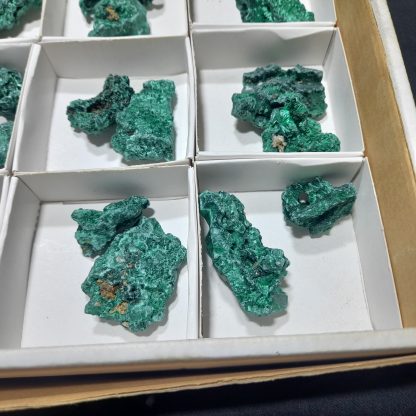 (WM04116) One Box Of 24 Malachite Mineral Specimens From Congo - Image 7