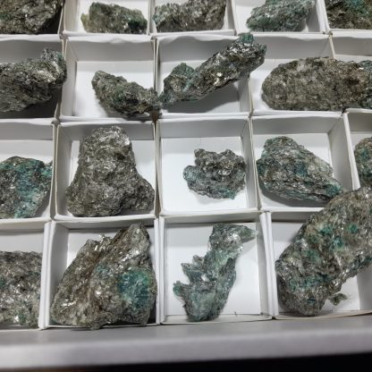 (WM04123) One Box Of 35 Emerald/Mica Mineral Specimens From Zimbabwe - Image 5