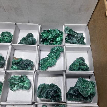 (WM04131) One Box Of 35 Malachite Mineral Specimens From Congo - Image 5