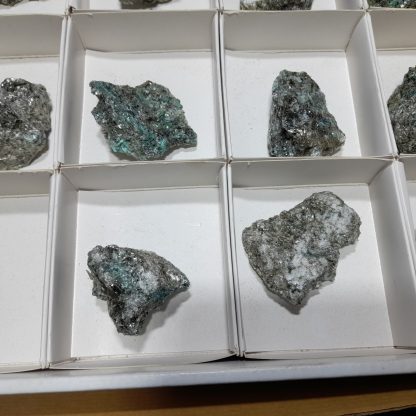 (WM04132) One Box Of 15 Emerald/Mica Mineral Specimens From Zimbabwe Vance Hewitt - Image 5
