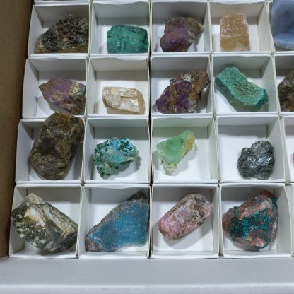 (WM04170) One Box of 35 Assorted Mineral Specimens From Congo - Image 4