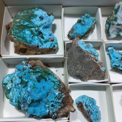 (WM04179) One Box Of 18 Druzzy Quartz On Chrysocolla Mineral Specimens From Congo Vance Hewitt - Image 3