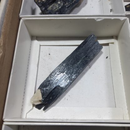 (WM04472) One Box Of 27 Aegerine Mineral Specimens From Malawi - Image 4