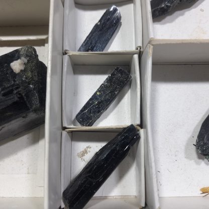 (WM04472) One Box Of 27 Aegerine Mineral Specimens From Malawi - Image 6