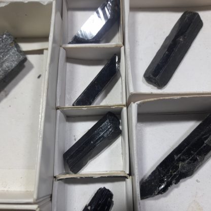 (WM04472) One Box Of 27 Aegerine Mineral Specimens From Malawi - Image 7