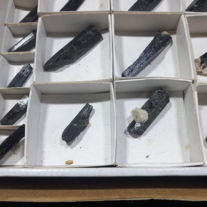 (WM04472) One Box Of 27 Aegerine Mineral Specimens From Malawi - Image 10