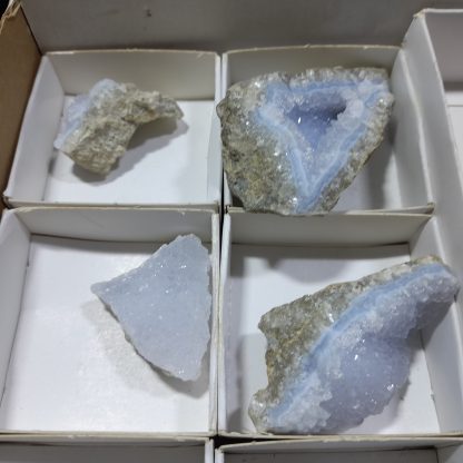 (WM04528) One Box Of 12 Blue Lace Agate Mineral Specimens From Malawi   Chip Fryer - Image 3