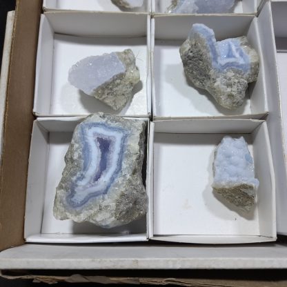 (WM04528) One Box Of 12 Blue Lace Agate Mineral Specimens From Malawi   Chip Fryer - Image 4