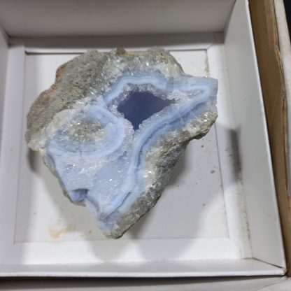 (WM04528) One Box Of 12 Blue Lace Agate Mineral Specimens From Malawi   Chip Fryer - Image 6