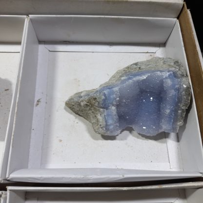 (WM04528) One Box Of 12 Blue Lace Agate Mineral Specimens From Malawi   Chip Fryer - Image 7