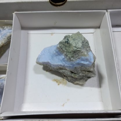 (WM04528) One Box Of 12 Blue Lace Agate Mineral Specimens From Malawi   Chip Fryer - Image 8