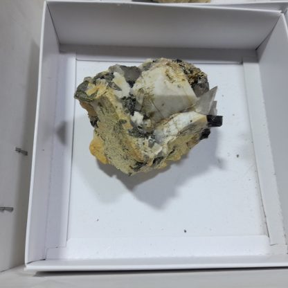 (WM04531) One Box Of 6 Aegerine/Feldspar With Smoky Quartz Crystals From Malawi (JP) - Image 4