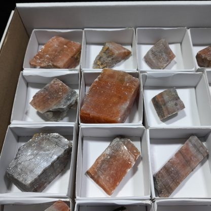 (M04553) One Box Of 35 Red Banded Calcite Mineral Specimens (Cutting Material) From Orange River, South Africa   Skye Simpson - Image 3