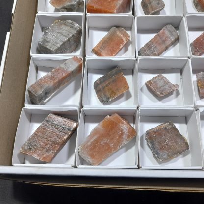 (M04553) One Box Of 35 Red Banded Calcite Mineral Specimens (Cutting Material) From Orange River, South Africa   Skye Simpson - Image 4