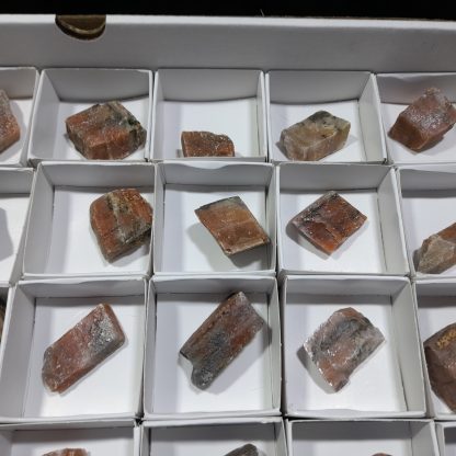 (M04553) One Box Of 35 Red Banded Calcite Mineral Specimens (Cutting Material) From Orange River, South Africa   Skye Simpson - Image 6