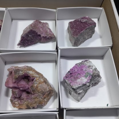 (WM04582) One Box Of 20 Assorted Mineral Specimens From Congo    Viki Stelfox - Image 7