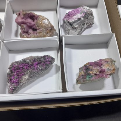(WM04582) One Box Of 20 Assorted Mineral Specimens From Congo    Viki Stelfox - Image 8
