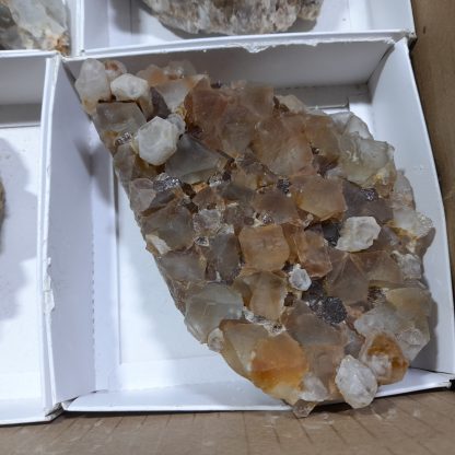 (WM04679) One Box Of 6 Fluorite Mineral Specimens From Richtersveld - Image 6