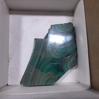 (WM04707) One Box With 4 Pieces Of Mtorolite From Zimbabwe And 2 Pieces Of Polished Malachite From Congo - Image 8