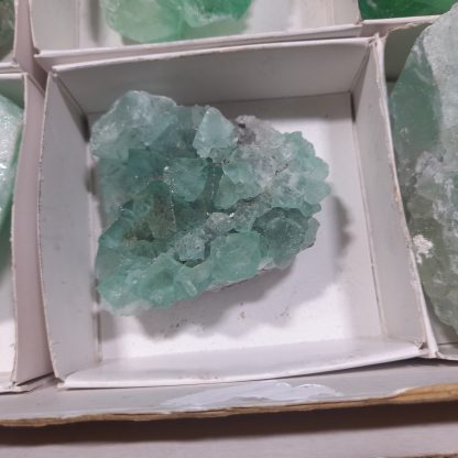 (WM04705) One Box Of 6 Emerald Green Fluorite Mineral Specimens From Riemvasmaak    Jason Tomporowski - Image 4
