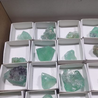 (WM04715) One Box Of 88 Emerald Green Fluorite Mineral Specimens From Riemvasmaak   Jason Tomporowski - Image 3