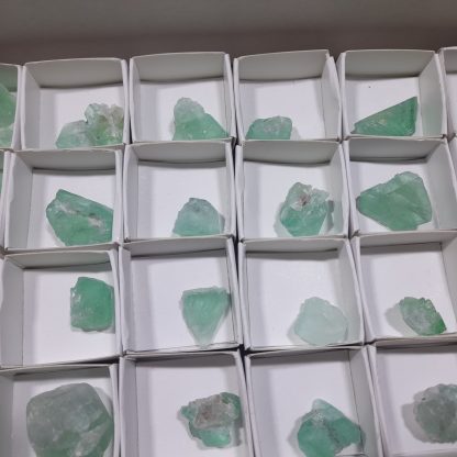 (WM04715) One Box Of 88 Emerald Green Fluorite Mineral Specimens From Riemvasmaak   Jason Tomporowski - Image 9