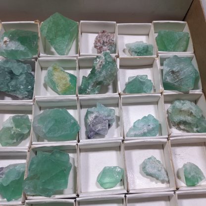 (WM04712) One Box Of 52 Emerald Green Fluorite Mineral Specimens From Riemvasmaak Jason Tomporowski - Image 7
