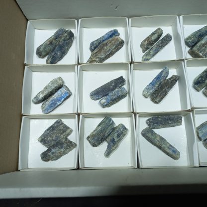 (WM04913) One Box Of 24 Kyanite Mineral Specimens - Image 3