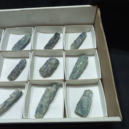 (WM05013) One Box Of 12 Kyanite Blades Mineral Specimens - Image 4