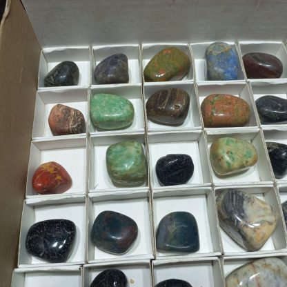 (WM05007) One Box Of 35 Assorted Tumble Stone Mineral Specimens - Image 3