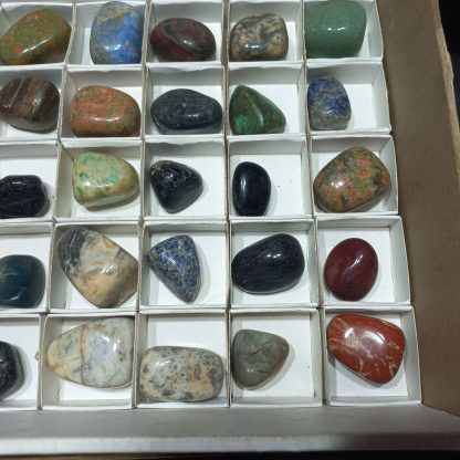 (WM05007) One Box Of 35 Assorted Tumble Stone Mineral Specimens - Image 5