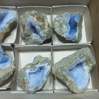 (WM05000) One Box Of 6 Blue Lace Agate From Malawi - Image 4